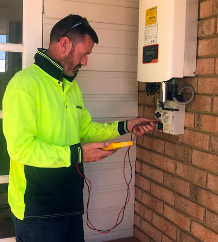 Solar system testing and fault diagnosis Green Sun Solutions technician testing a solar system for faults